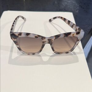 Tortoiseshell Cat-Eye Sunglasses - Brown Lenses